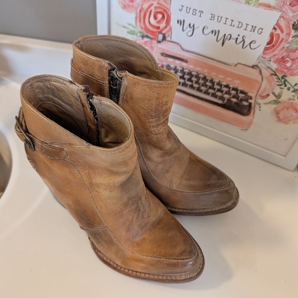 🥰GUC Bed Stu Isla Distressed Leather Zip Side Ankle Booties, Honey Tan, 6 - Picture 9 of 16